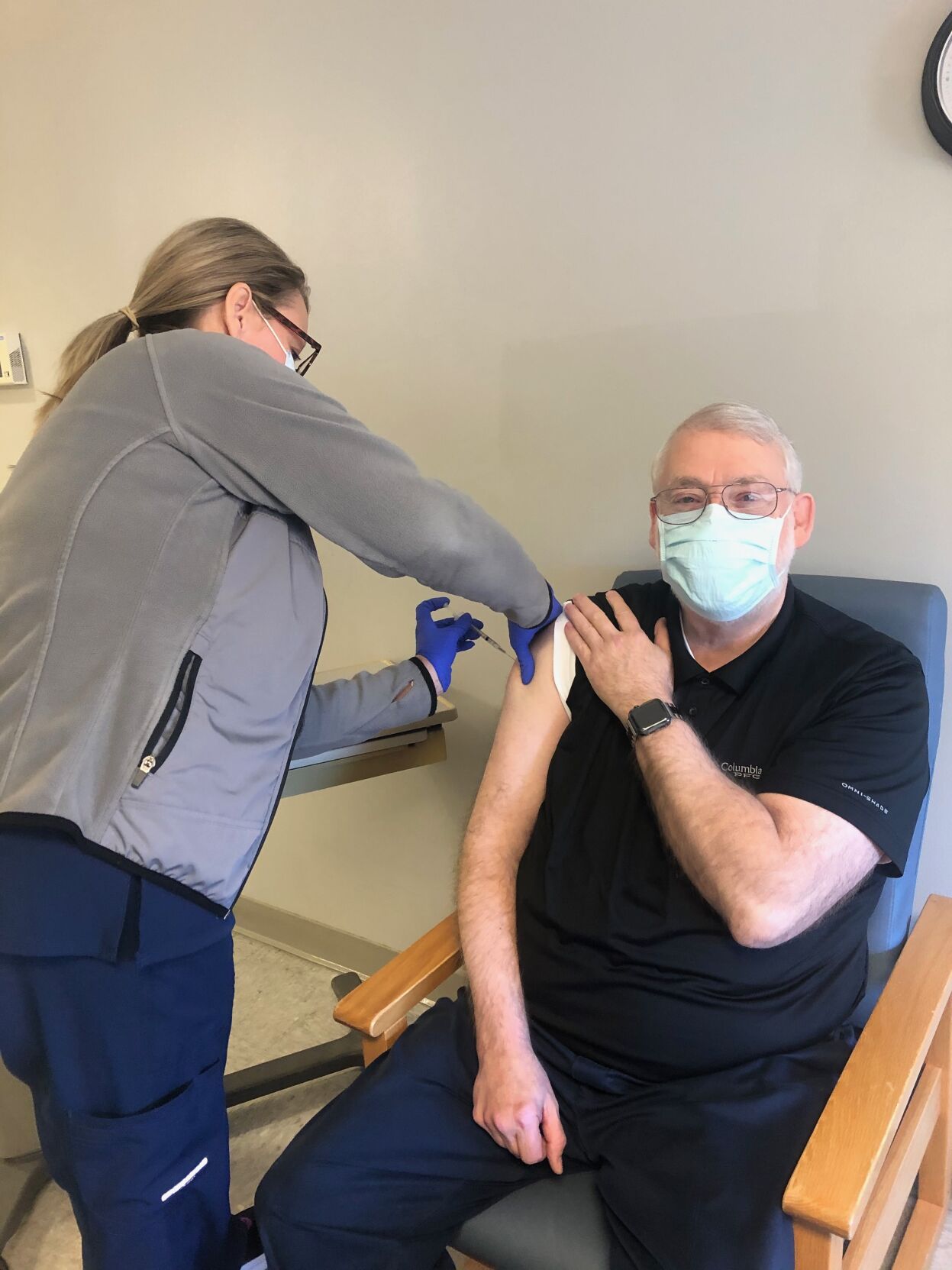 Baptist Health Medical Center-Hot Spring County employees receive COVID-19 vaccine
